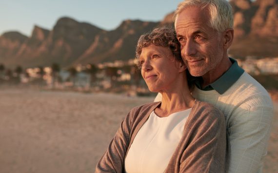 elderly-couple-standing-together-and-embracing-on-P457Z9M.jpg